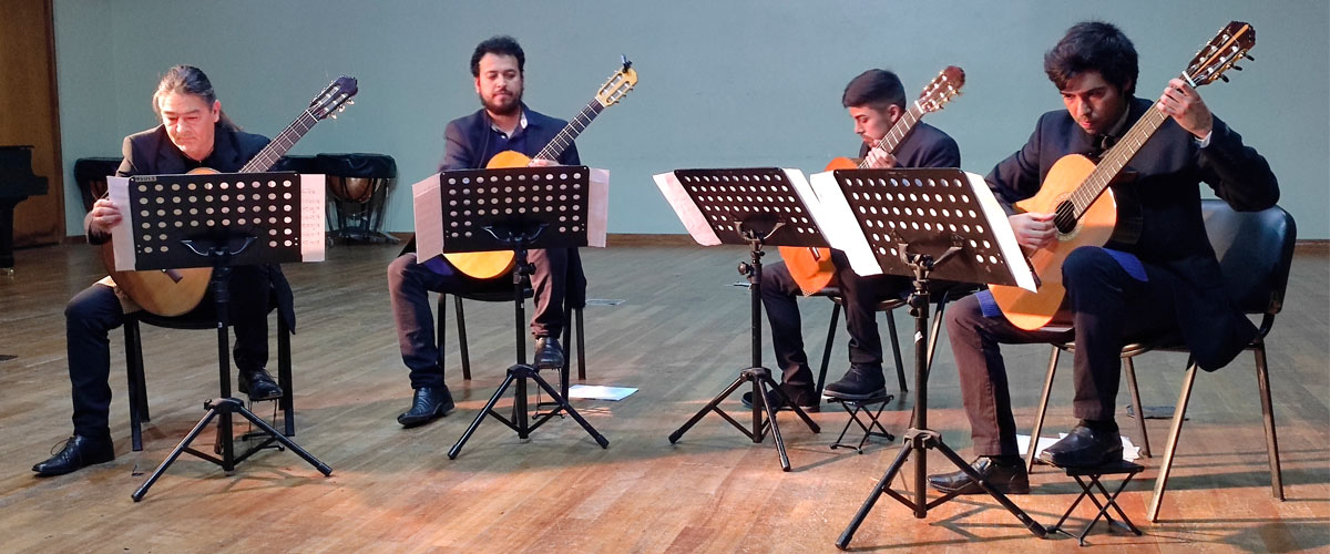 Académicos del Departamento de Música presentan Concierto de Guitarras y Solistas 