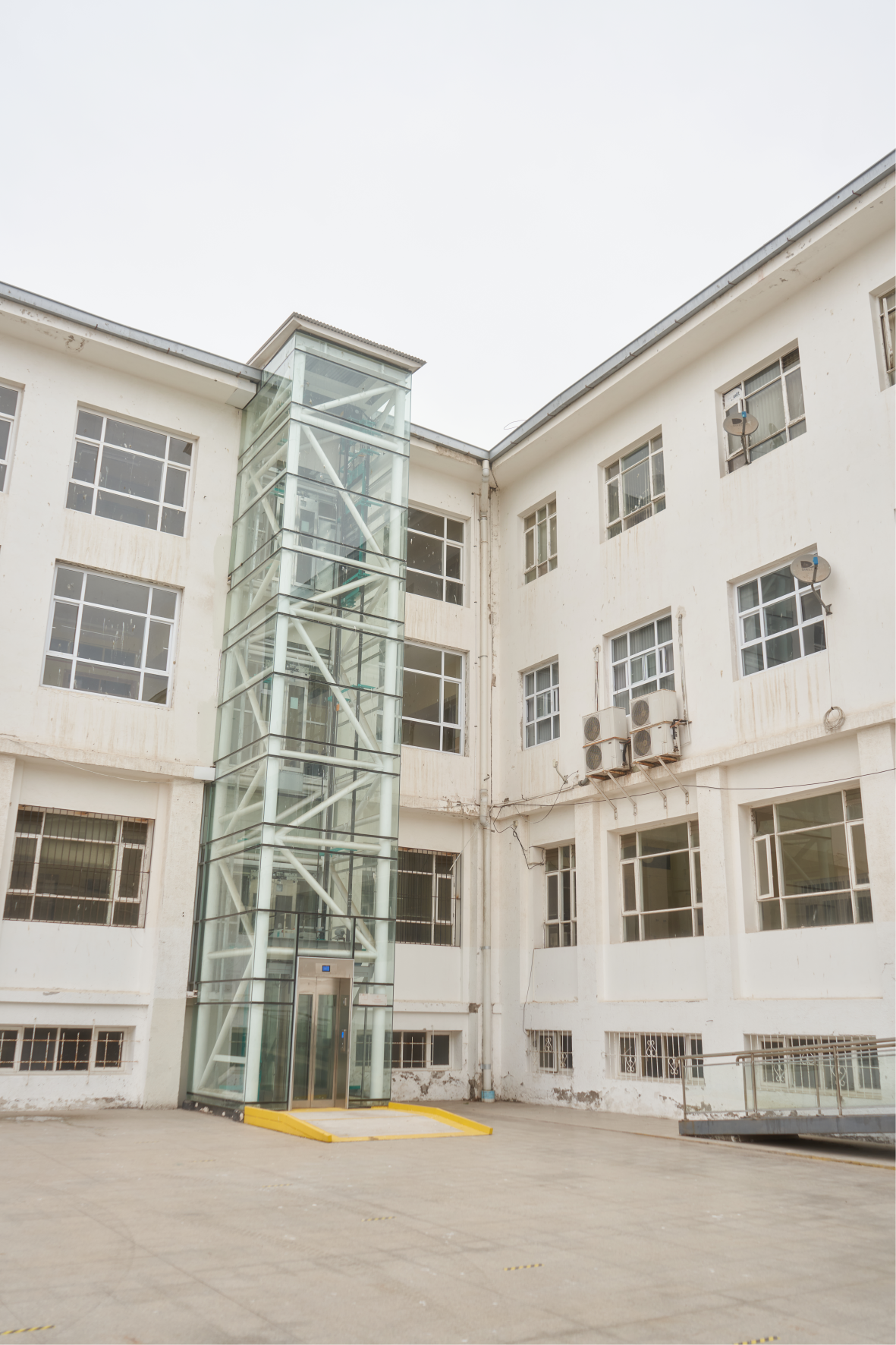 Image of the Ignacio Domeyko Campus Elevator