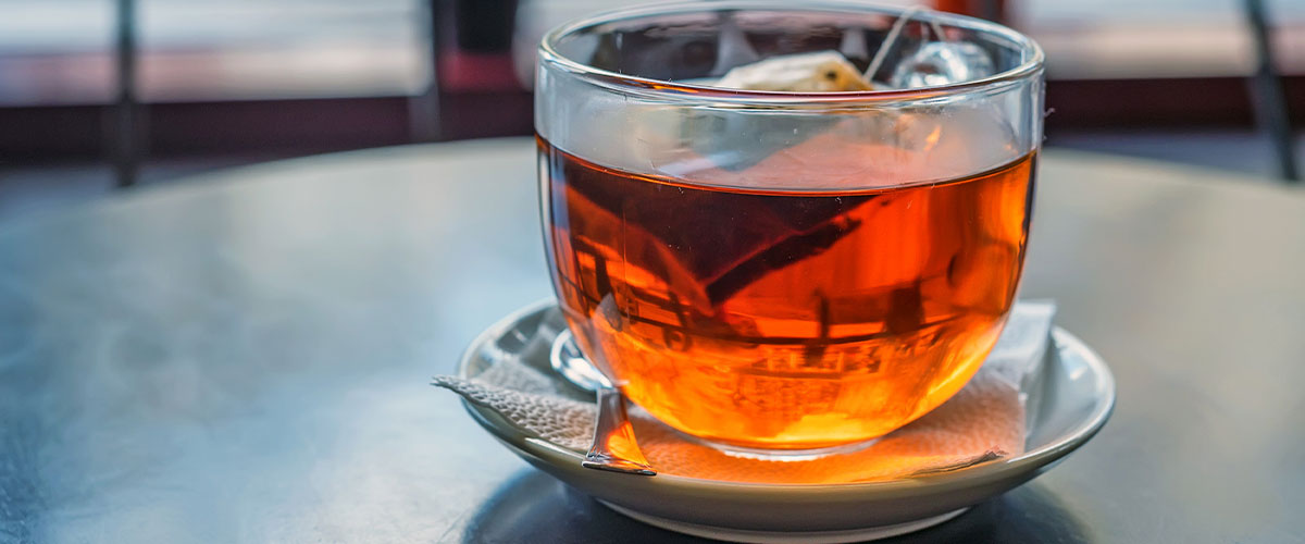 De herencia británica a costumbre nacional: expertos analizan por qué Chile tiene un alto consumo de té