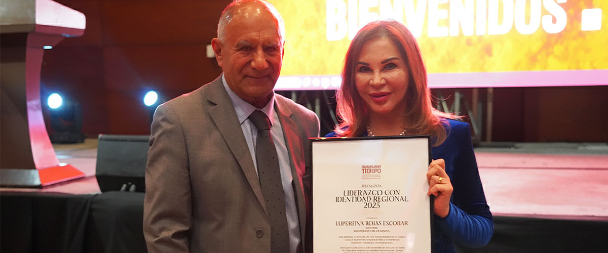 Semanario Tiempo distinguió a la rectora Luperfina Rojas por su liderazgo regional