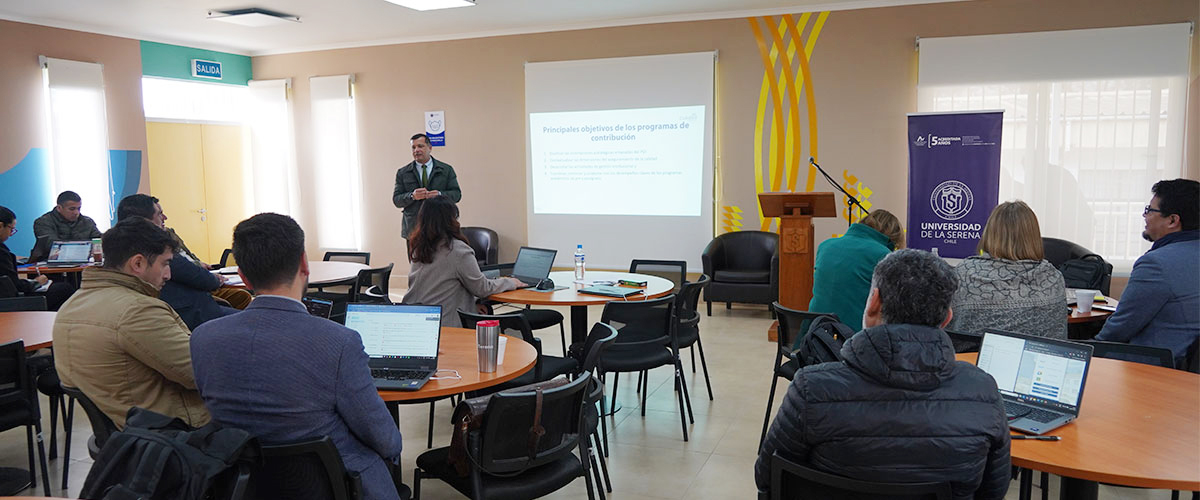 Directivos y funcionarios de USerena se reúnen en torno a la calidad y participan del taller sobre los Programas de Contribución