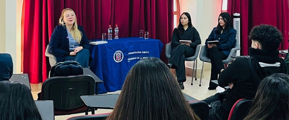 Estudiantes de Administración Pública conocen la experiencia profesional de directivos y académicos 