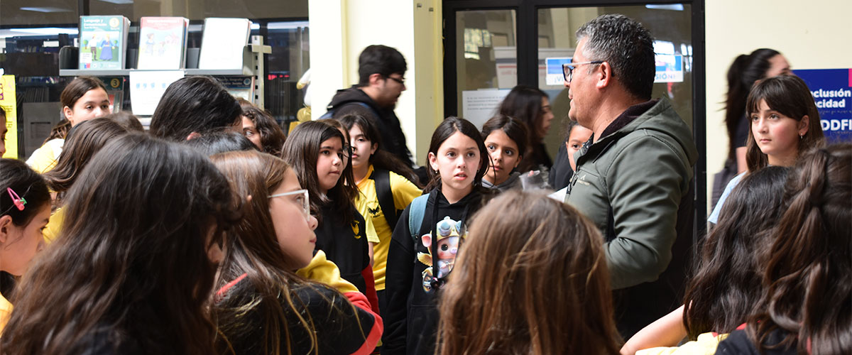 Biblioteca USerena recibe visita pedagógica de estudiantes del Colegio Alemán de La Serena