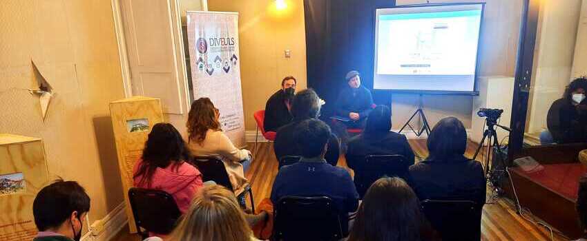 Ciclo de Charlas inicia itinerancia en distintos espacios públicos