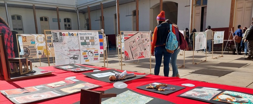 Estudiantes de Diseño presentan exposición con hitos de la historia del diseño
