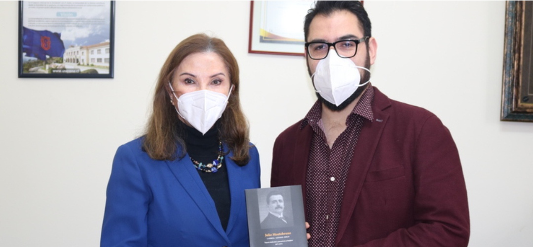imagen de académico y la decana de la facultad