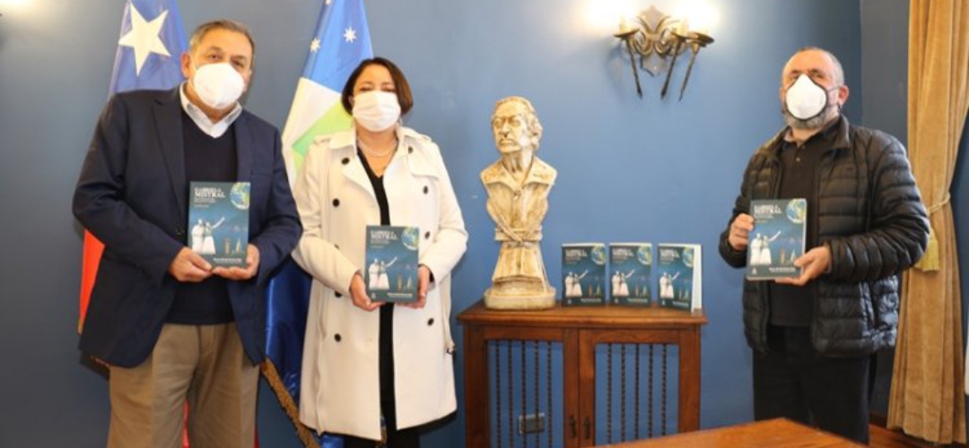 foto de la entrega del libro