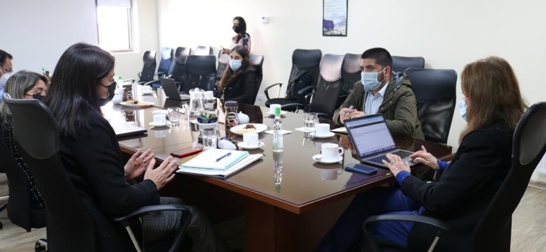 imagen d ela reunión de la seremi con la facsej