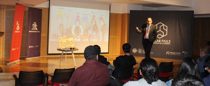Importantes empresarios y académicos exponen en FABTALKs 