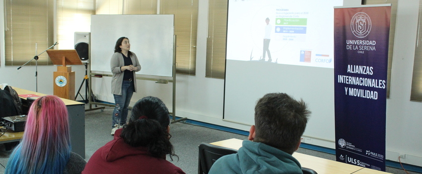 Estudiantes FIULS participan en charla de Movilidad Estudiantil 