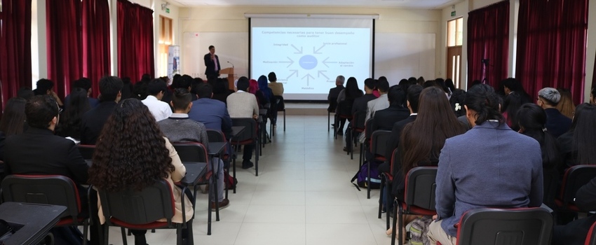 Carrera de Auditoría realiza con éxito seminario sobre control de gestión 
