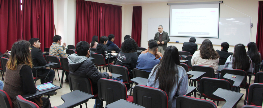 Psicólogo y coach ejecutivo realiza taller con egresados/as para potenciar perfil individual y ampliar oportunidades profesionales 