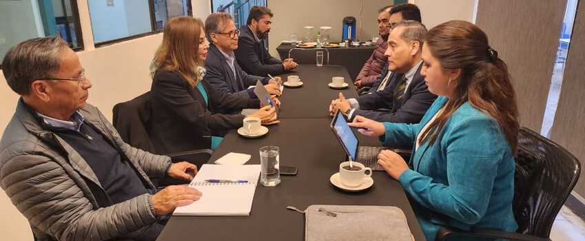 Rectora se reúne con equipo del CFT Regional 