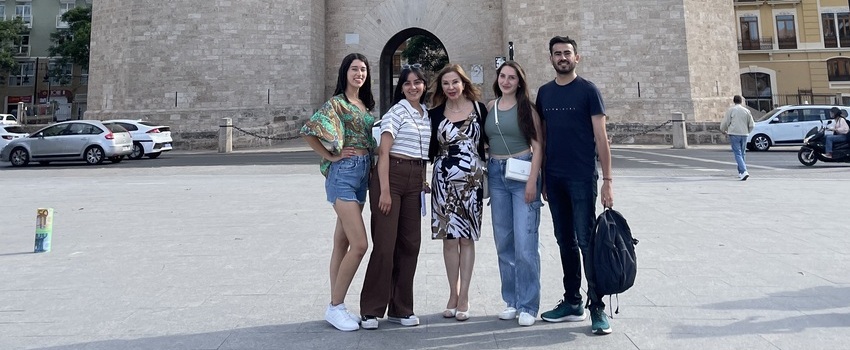 Encuentro de Rectora con egresado y estudiantes de intercambio ULS promueve la internacionalización 