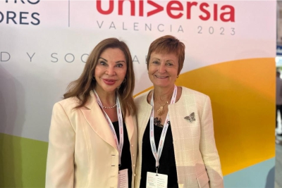 Dra. Luperfina Rojas junto a la Rectora de la Universidad de Valencia, Mª Vicenta Mestre Image
