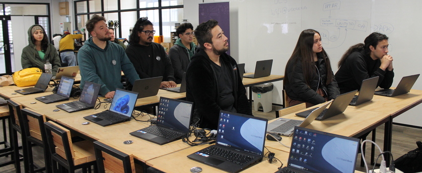 FABLAB FIULS empodera a la comunidad universitaria con talleres tecnológicos