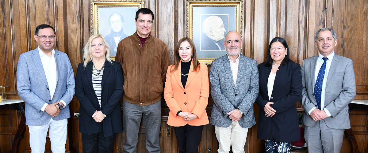 Rectora ULS se reúne con la directiva de la Corporación Paso Agua Negra