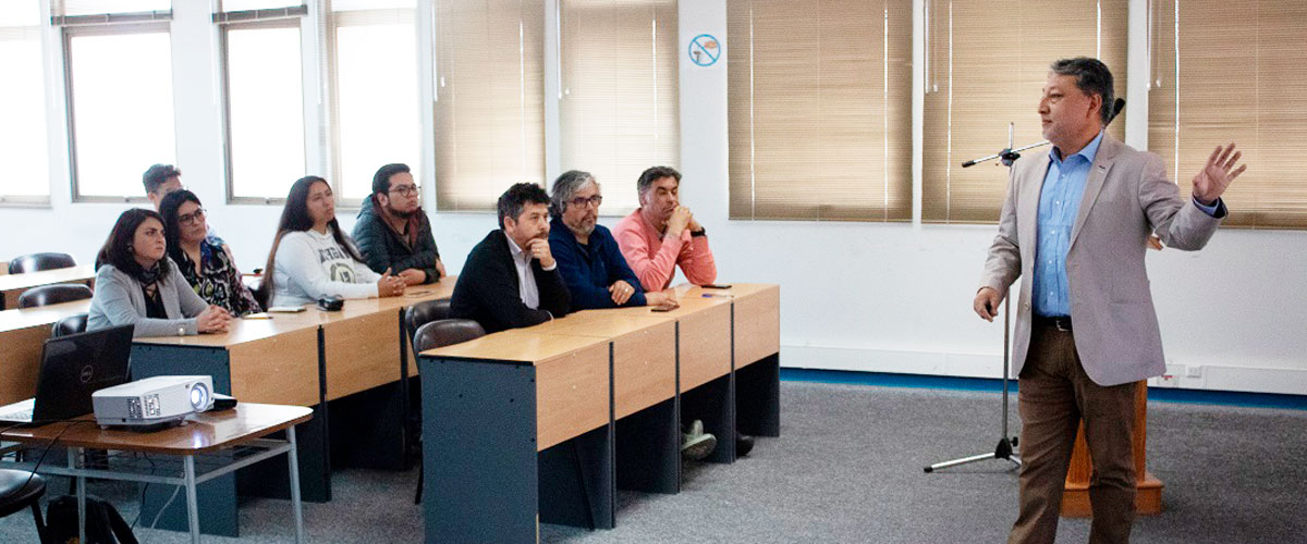 Académico de Ing. OO.CC realiza charlas técnicas sobre obras de pavimentación