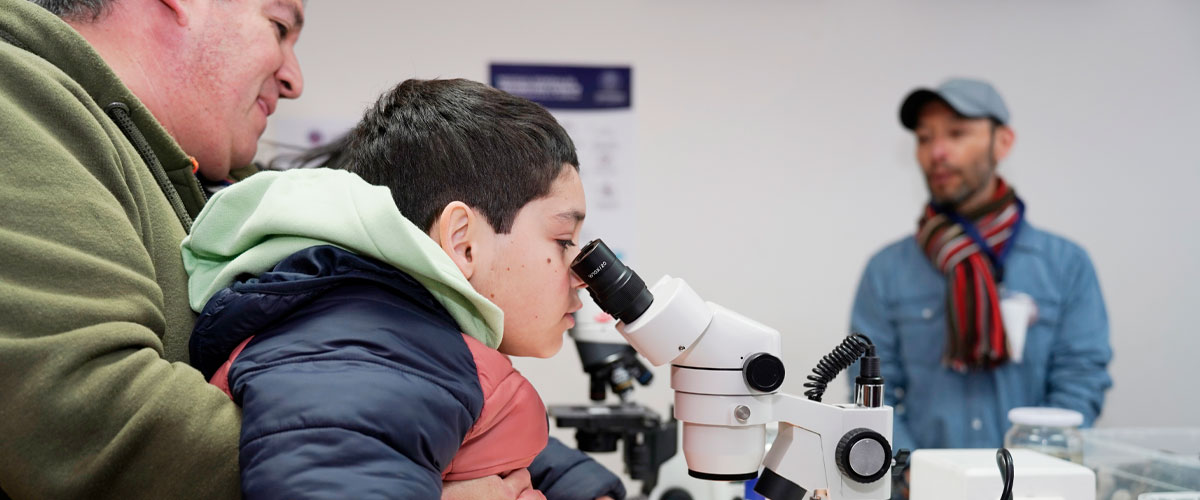Imagen familias en laboratorio