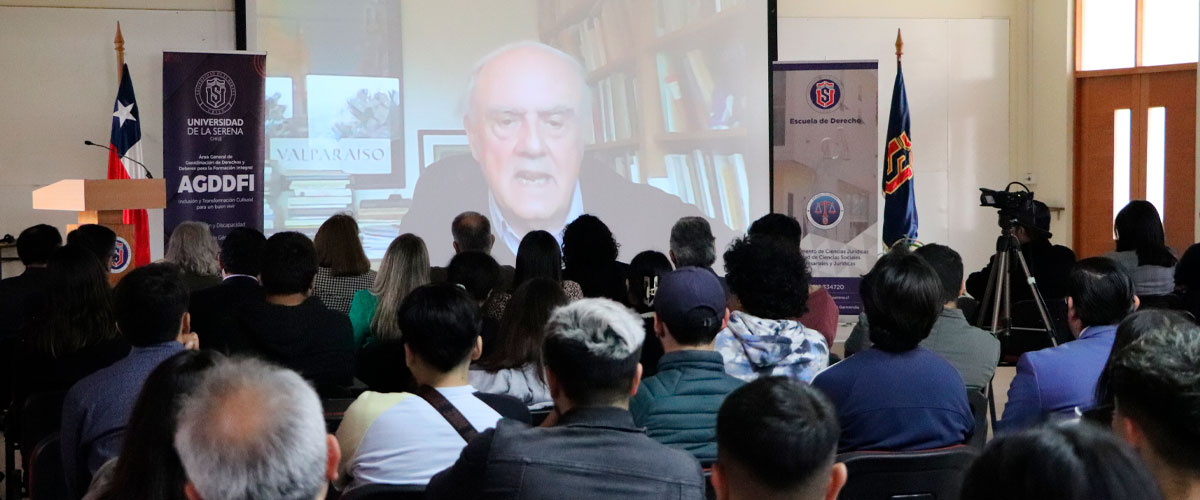 Premio Nacional de Humanidades y Ciencias Sociales dicta charla sobre dignidad y derechos humanos 
