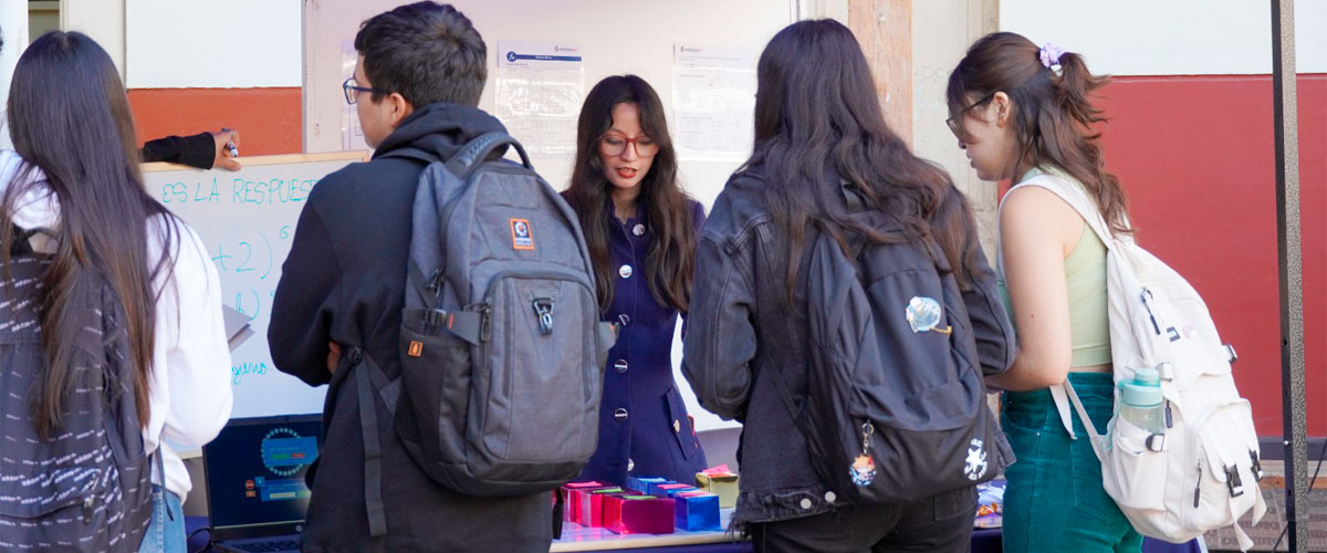 Estudiantes participaron en Feria Tejiendo Redes de Acompañamiento ULS