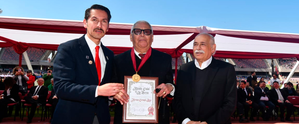 Herman Carvajal recibió Medalla ciudad de La Serena por su contribución educativa
