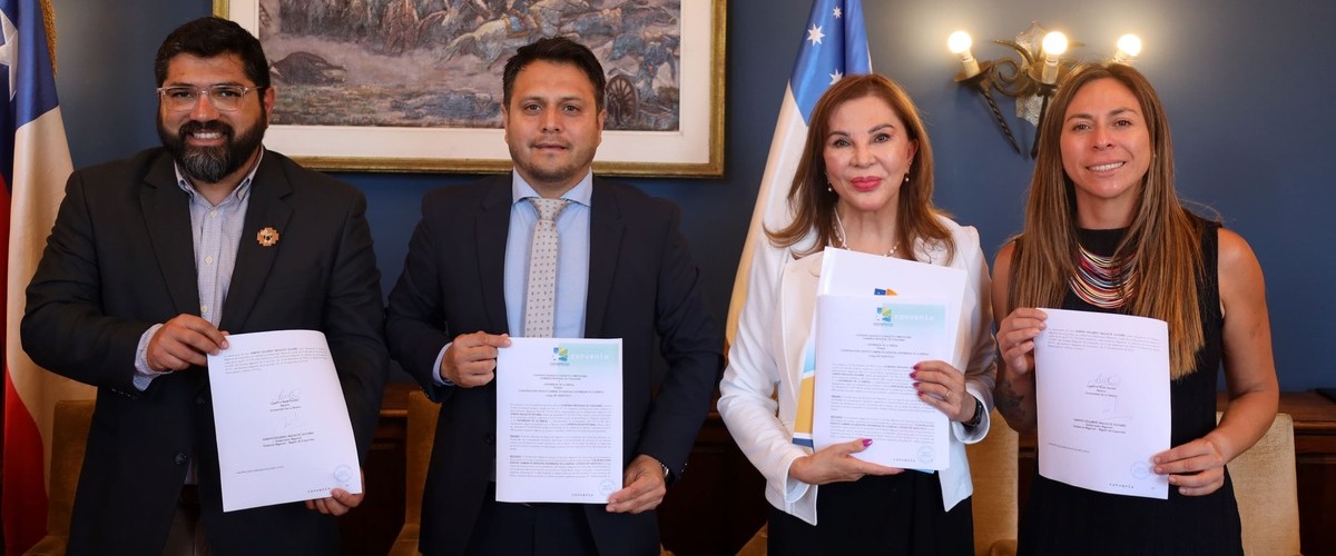 Rectora y Gobernador firmaron convenio que garantiza financiamiento para comenzar la construcción del edificio de Medicina 