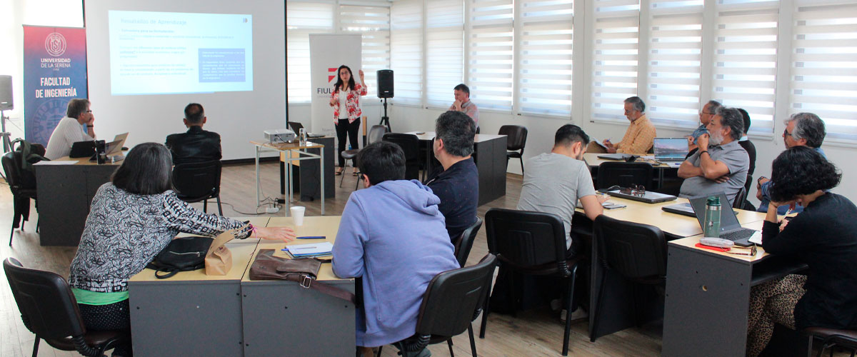 Académicos de la Facultad de Ingeniería participan en taller de evaluación por competencias