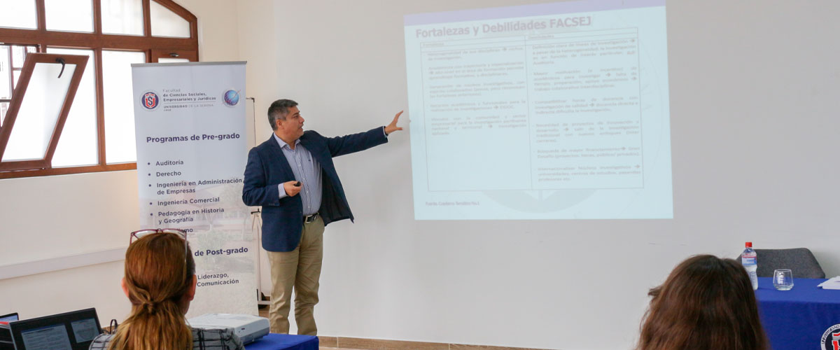 Académicos participan en Workshop sobre investigación y docencia 