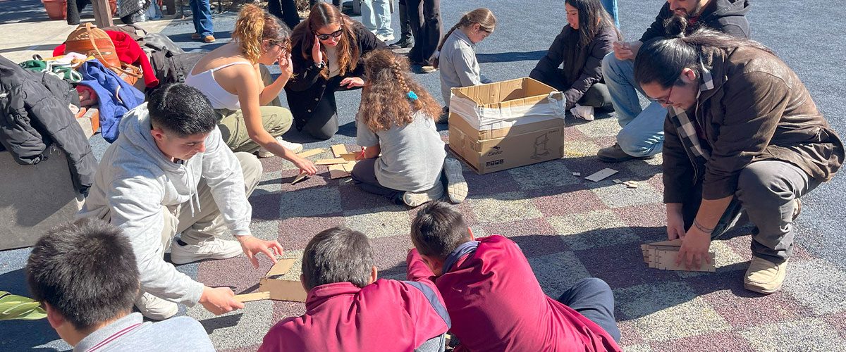 Estudiantes de Arquitectura mostraron sus propuestas de mejora en la Escuela de Punta de Choros 
