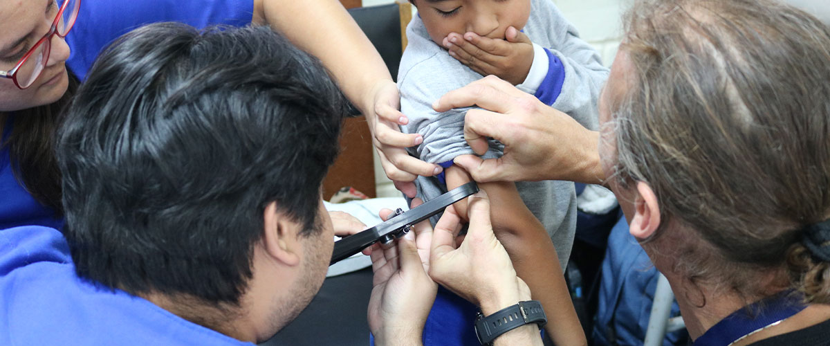 Estudiantes de Kinesiología realizan evaluación cardiovascular de alumnos del Colegio Víctor Domingo Silva