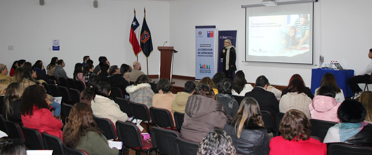 Profesores, orientadores, directores y sostenedores de colegios participaron en Jornada de Convivencia Escolar