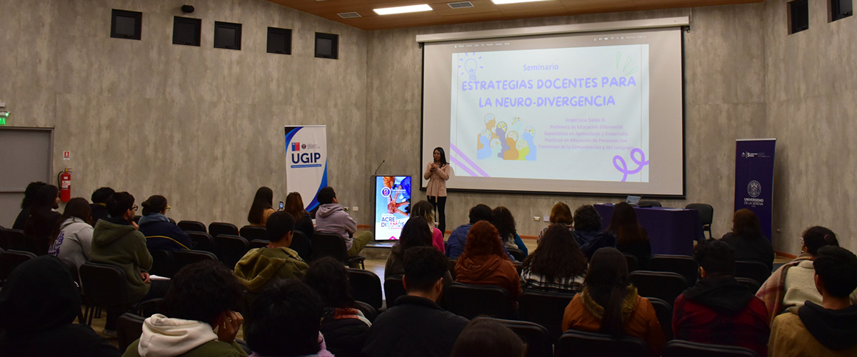 Especialista en educación diferencial se reunió con estudiantes de pedagogía para abordar la neuro-divergencia en las aulas