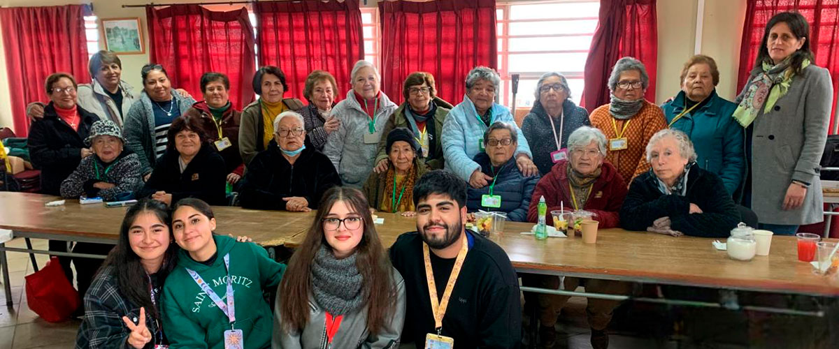 Estudiantes de Enfermería fomentan el autocuidado en adultos mayores con innovadoras actividades 