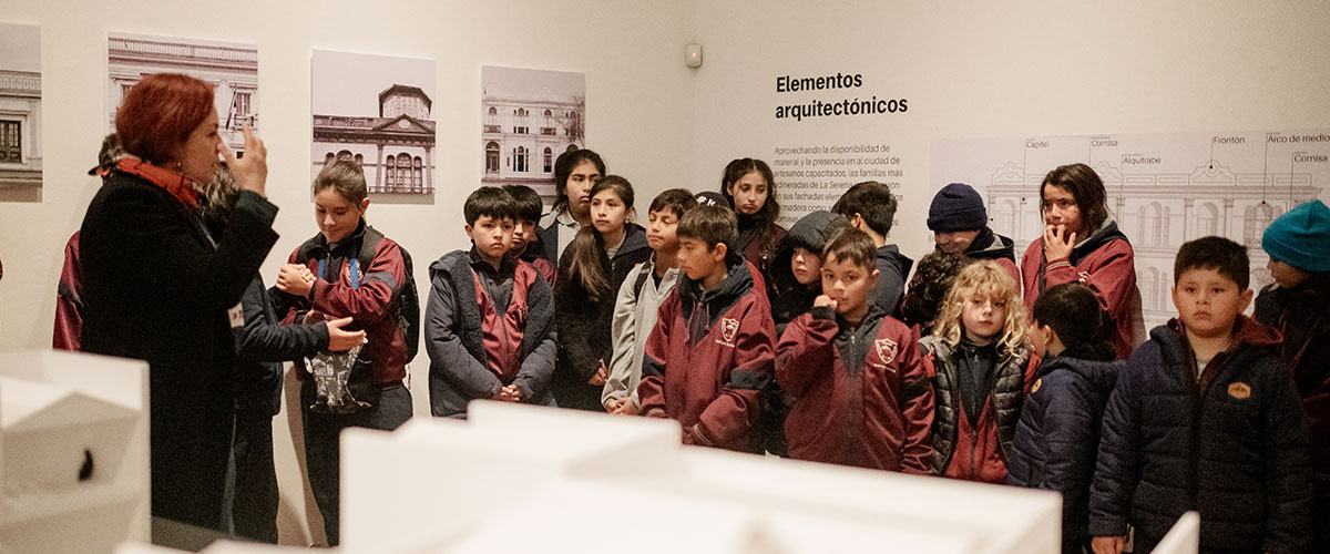 Alianza entre la ULS y Escuela de Punta Choros permitió que escolares viajaran a conocer lugares históricos de La Serena