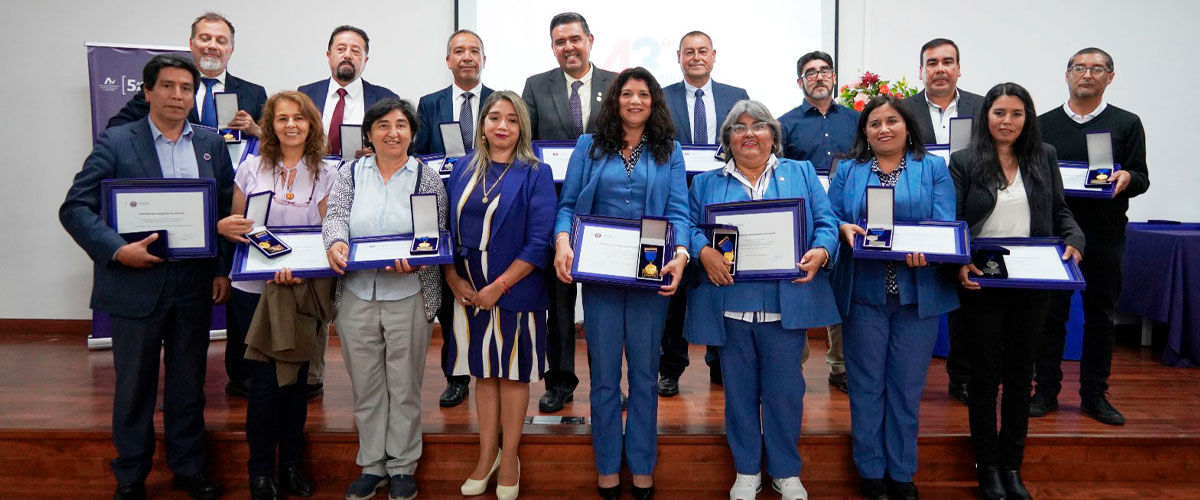 U. de La Serena recognizes officials and academics with 20 and 30 years of seniority