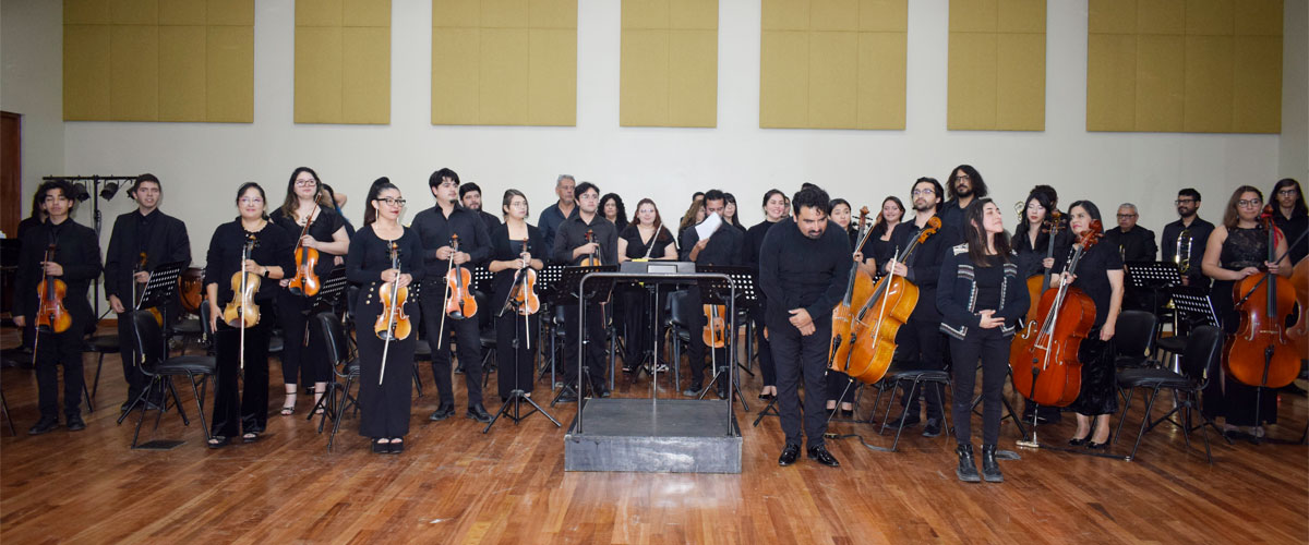 More than 100 people attended the first concert of the season offered by the La Serena University Orchestra