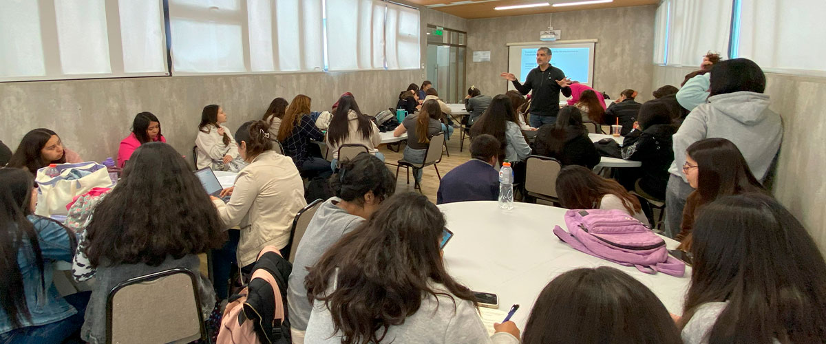 Talleres de nivelación refuerzan la formación profesional de los estudiantes de Pedagogías 