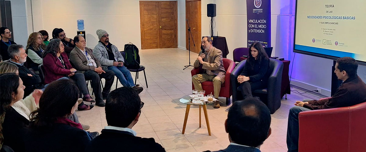 Académico USerena expone sobre las necesidades psicológicas, de motivación y afectividad en equipos de la Red Asistencial Pública 